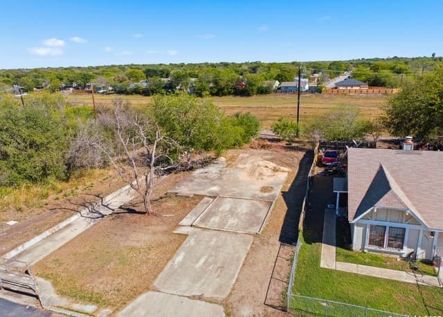 8802  Catalina Bay Dr, San Antonio, TX 78242 — photo 3