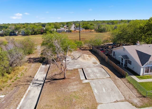 8802  Catalina Bay Dr, San Antonio, TX 78242 — photo 4