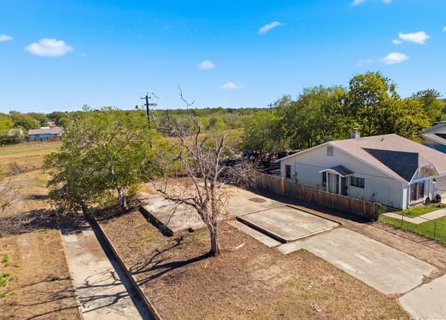 8802  Catalina Bay Dr, San Antonio, TX 78242 — photo 5