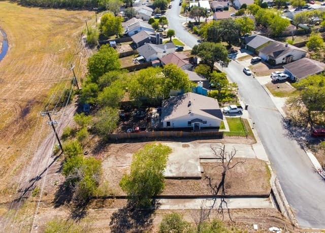8802  Catalina Bay Dr, San Antonio, TX 78242 — photo 9