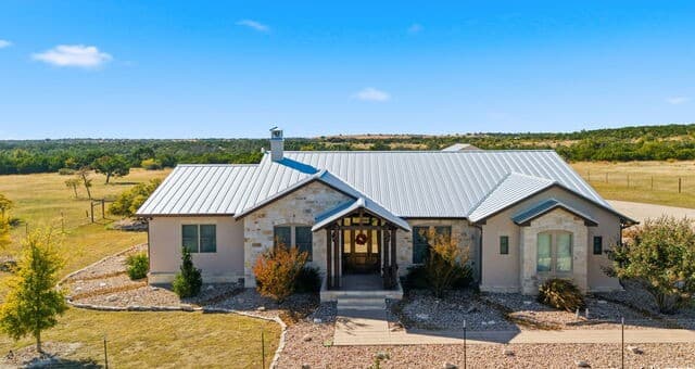 601  Garrison Rd, Fredericksburg, TX 78624 — photo 2
