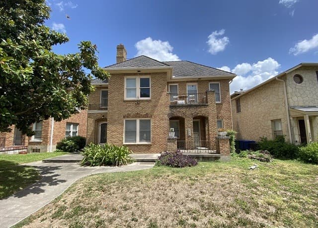 247 E Lullwood Ave Unit FRONT