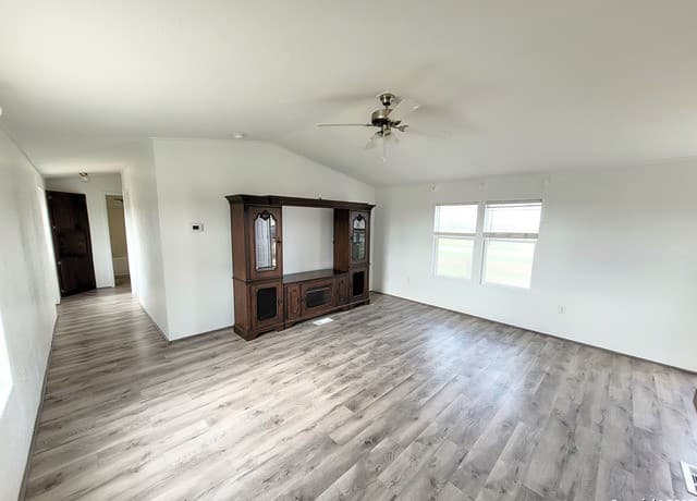 2072  County Road 421, Stockdale, TX 78160 — photo 16