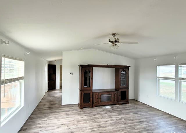 2072  County Road 421, Stockdale, TX 78160 — photo 17