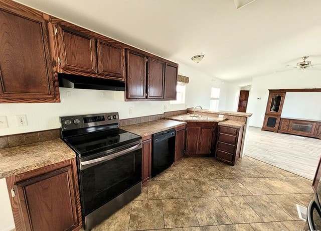 2072  County Road 421, Stockdale, TX 78160 — photo 24