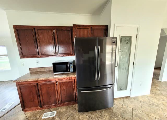 2072  County Road 421, Stockdale, TX 78160 — photo 25