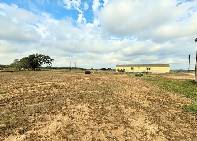 2072  County Road 421, Stockdale, TX 78160 — photo 7