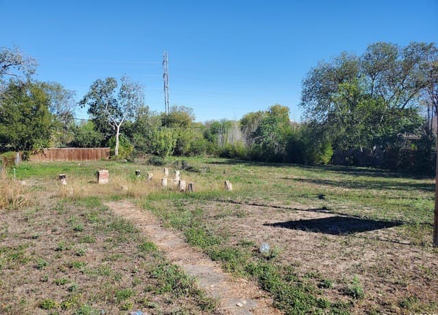 1807 & 1811 Burleson