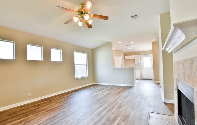 5534  Christina Path, San Antonio, TX 78247 — photo 4