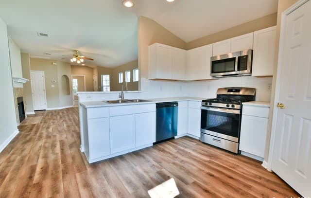 5534  Christina Path, San Antonio, TX 78247 — photo 7