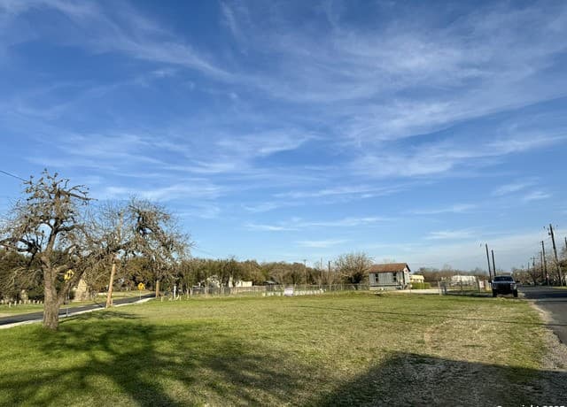 119  Ebner, Boerne, TX 78006 — photo 2