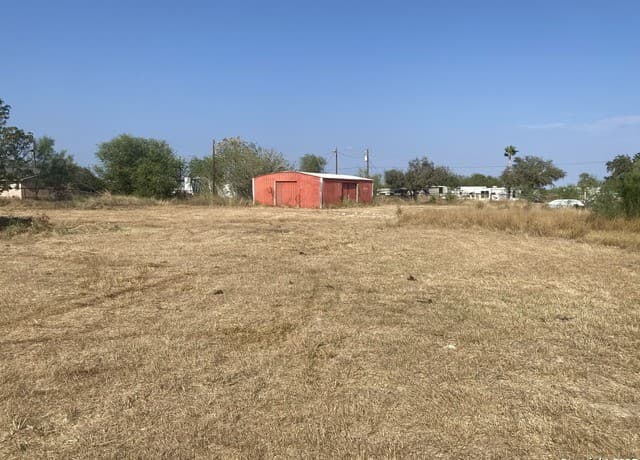 15650  Interstate Highway 35, Dilley, TX 78017 — photo 4