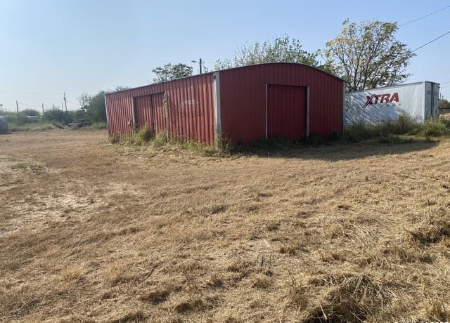 15650  Interstate Highway 35, Dilley, TX 78017 — photo 6