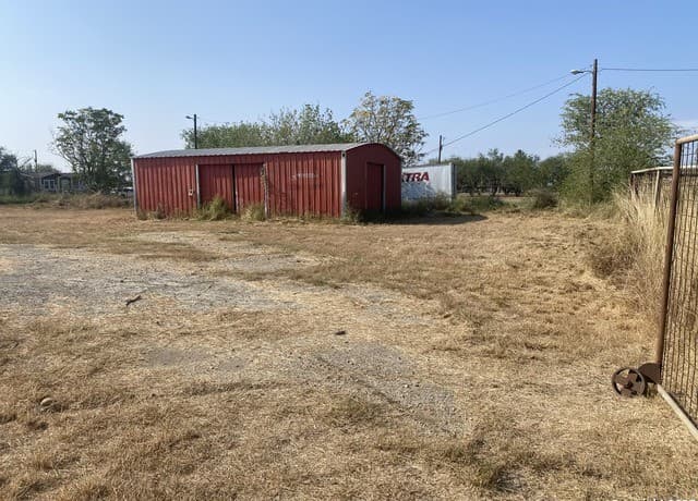 15650  Interstate Highway 35, Dilley, TX 78017 — photo 7