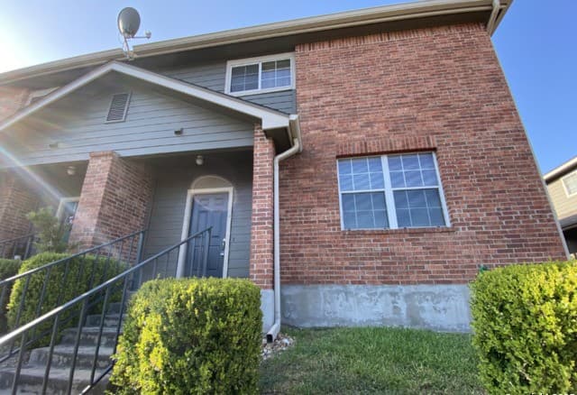 143  Chapel Hill, San Antonio, TX 78240 — photo 2