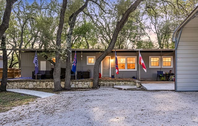 425  Dreamland, Canyon Lake, TX 78133 — photo 2