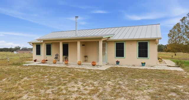 142  Chaparral, Floresville, TX 78114 — photo 2
