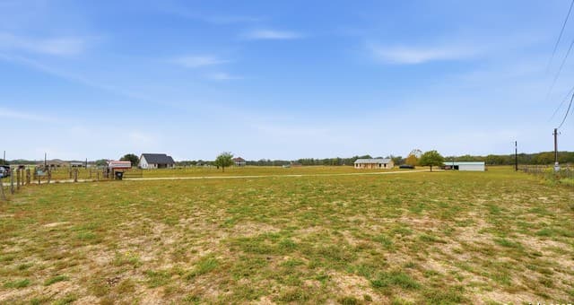 142  Chaparral, Floresville, TX 78114 — photo 4