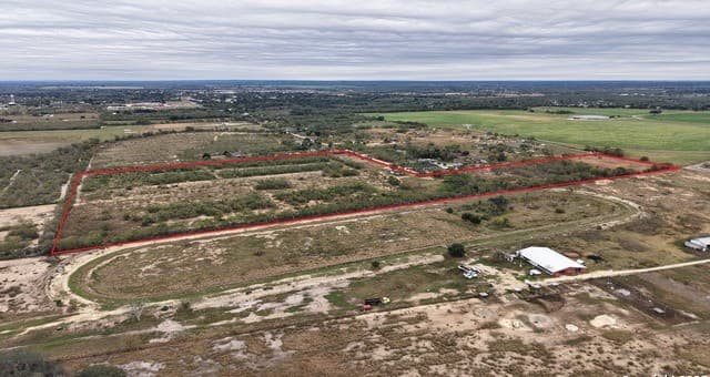 000 W County Road 681, Lytle, TX 78052