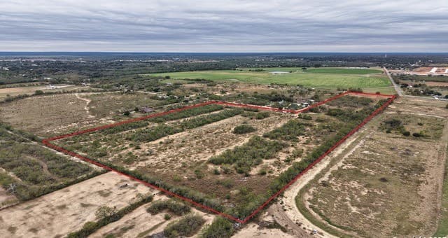 000 W County Road 681, Lytle, TX 78052 — photo 10