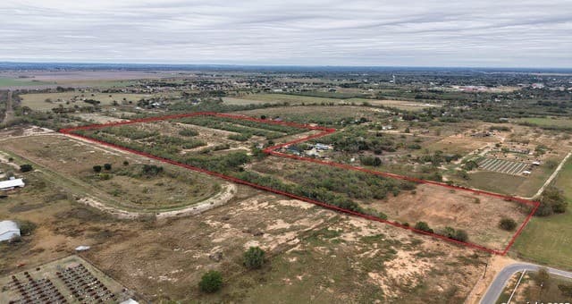 000 W County Road 681, Lytle, TX 78052 — photo 2