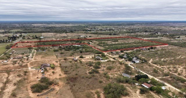 000 W County Road 681, Lytle, TX 78052 — photo 6