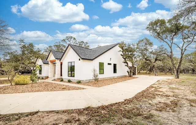 864  Paddy Rd, Floresville, TX 78114 — photo 7