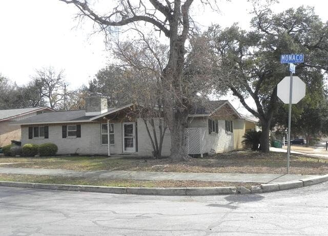 6018  Plumbago Pl, San Antonio, TX 78218 — photo 2