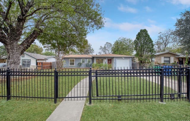 126  Cresham Dr., San Antonio, TX 78218 — photo 2