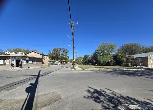 2019  El Paso, San Antonio, TX 78207 — photo 5