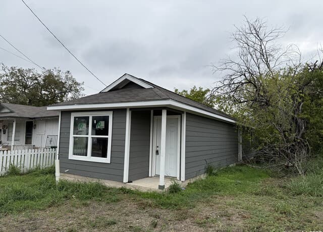 216  Milvid, San Antonio, TX 78211 — photo 2