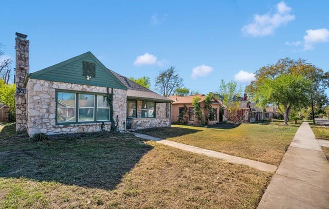 438  Vanderbilt, San Antonio, TX 78210 — photo 2