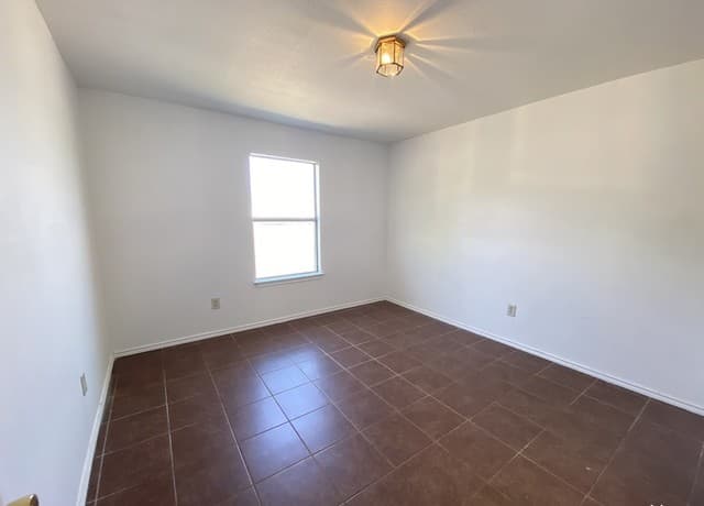 428  Burnett Ave Unit B, Charlotte, TX 78011 — photo 6
