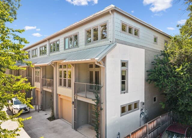 135  Cedar Street Unit 105