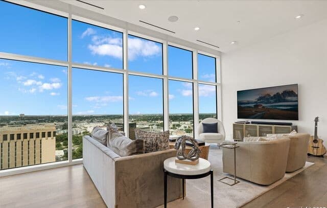 123  Lexington Unit 1806, San Antonio, TX 78205 — photo 4