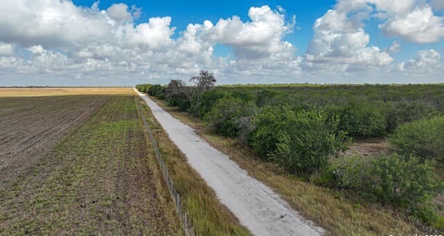 10+/- ACRES  Cr 152, Kenedy, TX 78119 — photo 5