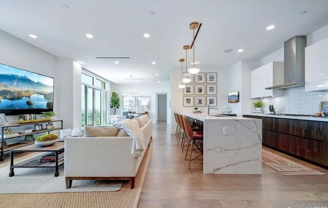 123 Lexington Unit APT 1410