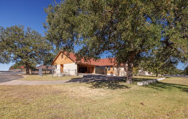 1200  Doe Run, Fredericksburg, TX 78624 — photo 2