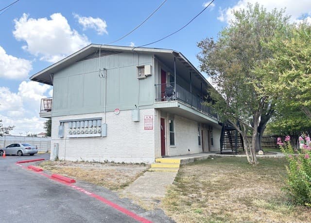 5603  Bienville Unit E-7, San Antonio, TX 78233 — photo 2