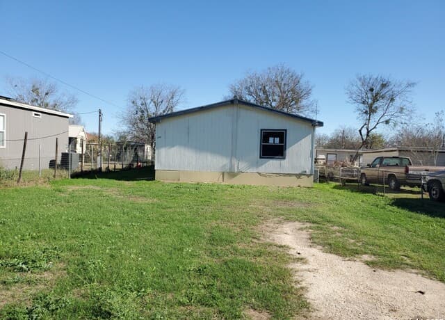 754  Kayroe Rd, Adkins, TX 78101 — photo 10