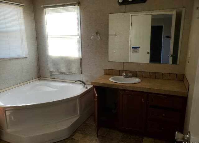 754  Kayroe Rd, Adkins, TX 78101 — photo 4