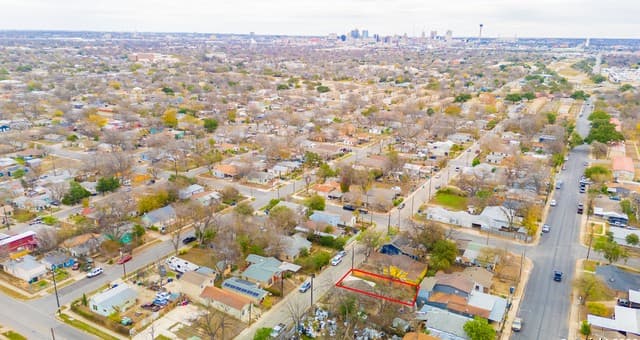 1610  Loma Vista, San Antonio, TX 78207 — photo 2