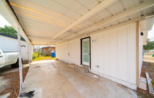 1050  Nw 38th St, San Antonio, TX 78228 — photo 10