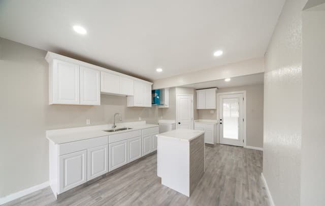 1050  Nw 38th St, San Antonio, TX 78228 — photo 12