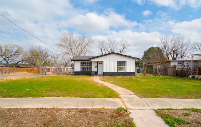 1050  Nw 38th St, San Antonio, TX 78228 — photo 2