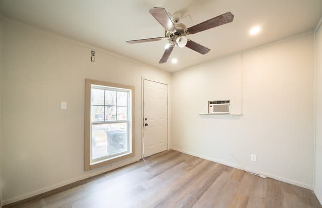 1050  Nw 38th St, San Antonio, TX 78228 — photo 5