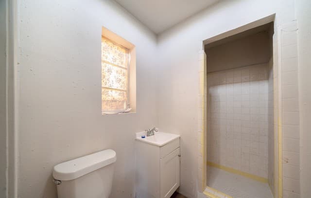 1050  Nw 38th St, San Antonio, TX 78228 — photo 6