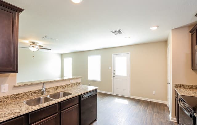 7213  Romaire, San Antonio, TX 78252 — photo 2