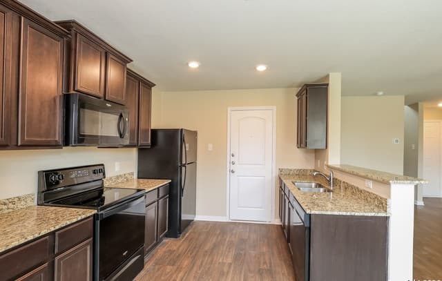 7213  Romaire, San Antonio, TX 78252 — photo 3