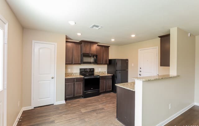 7213  Romaire, San Antonio, TX 78252 — photo 4